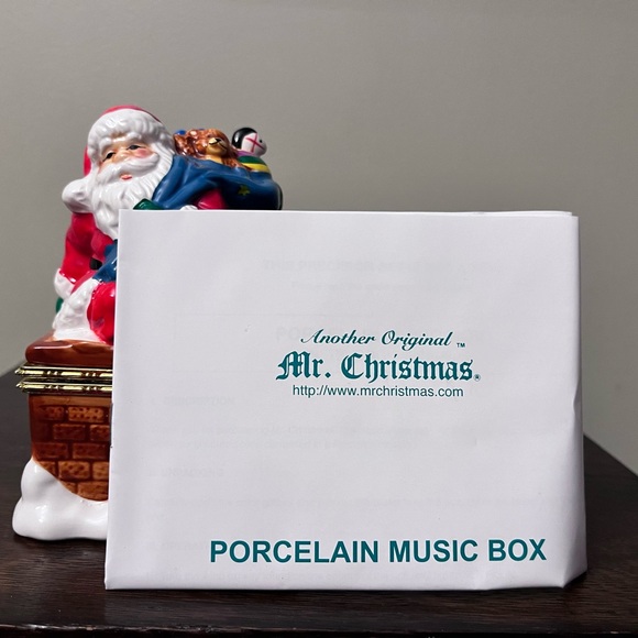 Mr. Christmas Santa in Chimney Porcelain Wind-Up Music Box Animated Scene Sankyo - Picture 6 of 12